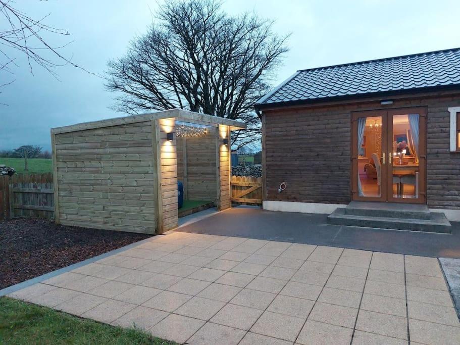 Villa Luxurious Log Cabin With Lay-Z Spa Hot Tub Ballina  Exterior foto