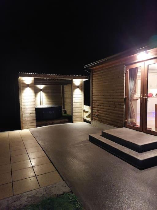 Villa Luxurious Log Cabin With Lay-Z Spa Hot Tub Ballina  Exterior foto
